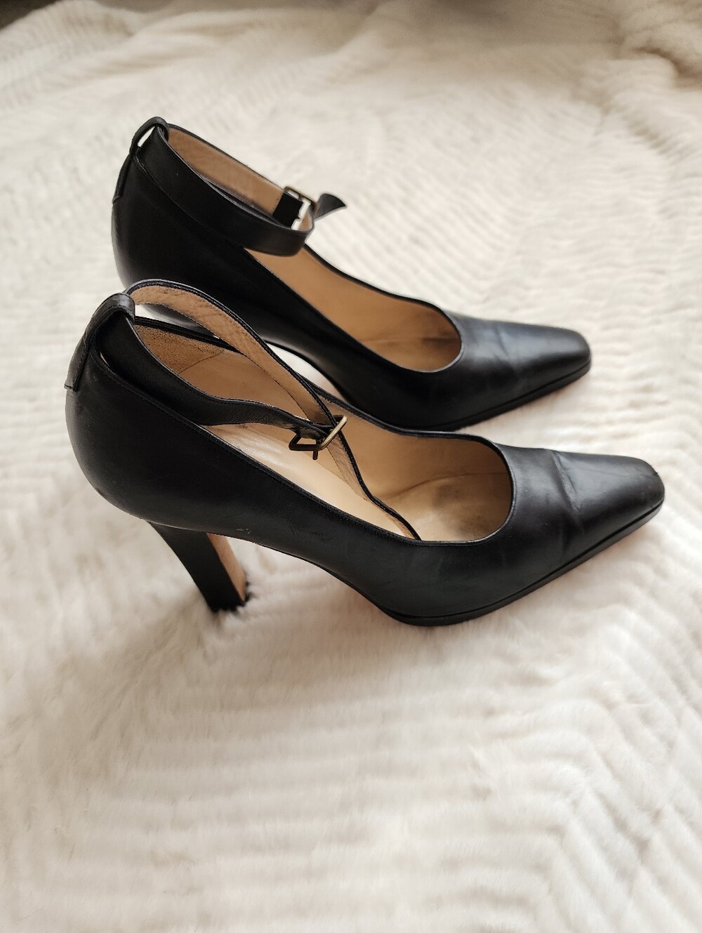 Black Pointed Toe Manolo Blahnik High Heeled Shoes